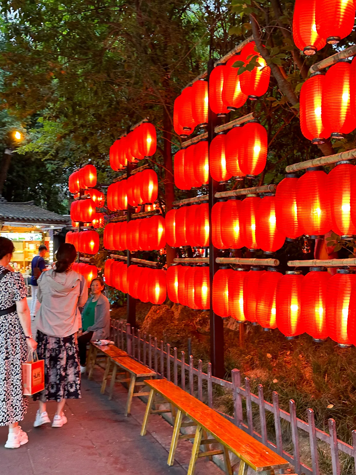 Evening crowds strolling Jinli Ancient Street under red lanterns