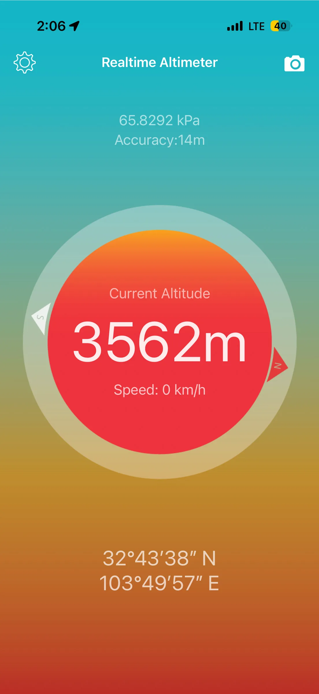 Altimeter app reading 3,562m near Huanglong, showing the high altitude travelers should prepare for