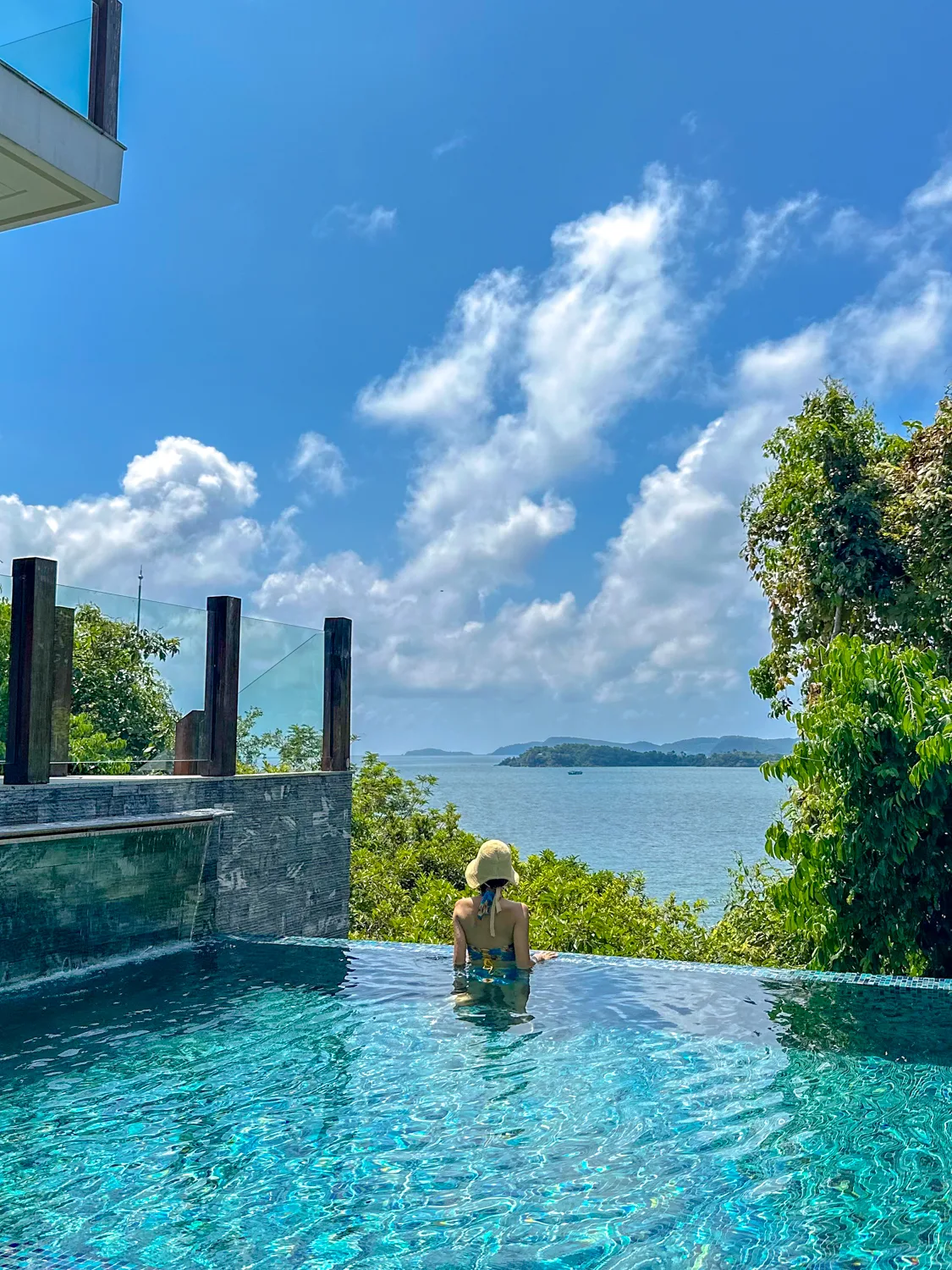 Guest swimming in an infinity-edge plunge pool overlooking the ocean at Premier Village Phu Quoc