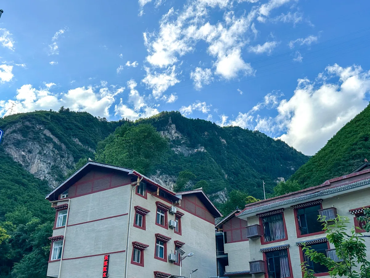 Street view of Yazha Village near Jiuzhaigou